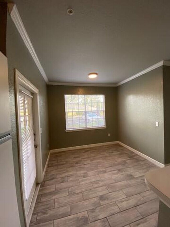 Building Photo - Reduced! Charming 1-Bedroom 1-Bath! - MetroWest