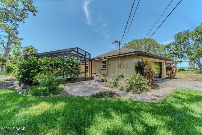 Building Photo - 864 S Beach St