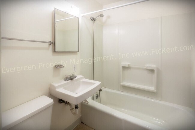 Building Photo - 701 Parker St