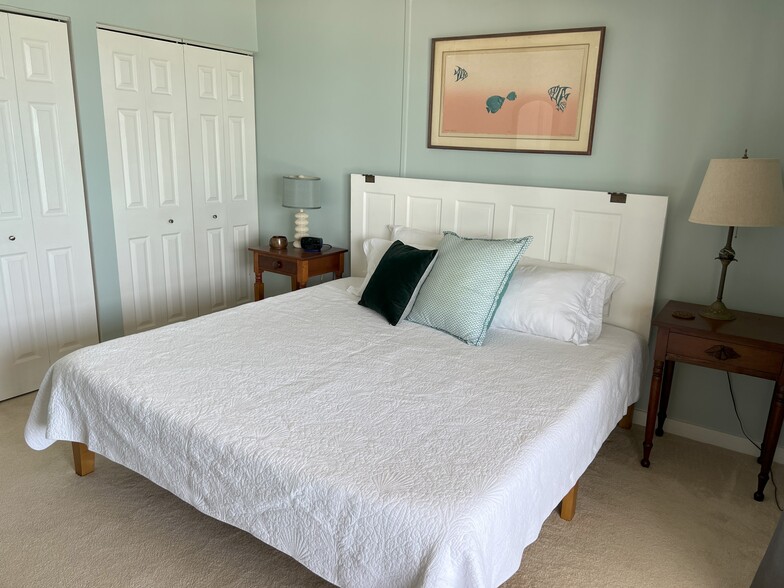 Master bedroom - 19450 Gulf Blvd