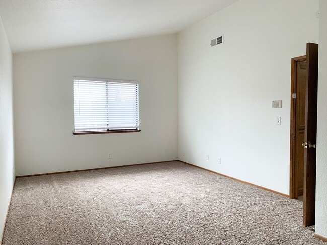 Building Photo - Charming 3 Bedroom 2 Bath Home in the Pock...