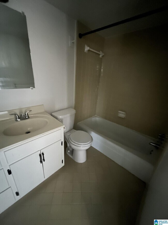 Building Photo - 1340 32nd St S