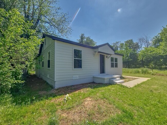 Building Photo - Newly Remodeled FOUR bedroom home in Spencer! FOR RENT!
