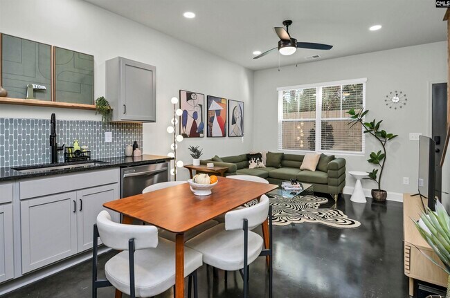 Building Photo - 816 Shull St