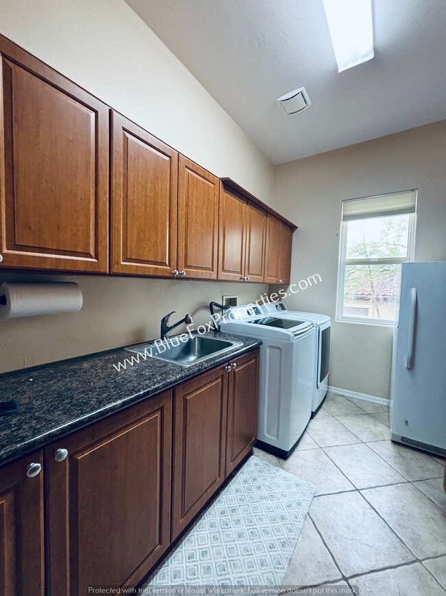 Building Photo - 732 W Burntwater Dr