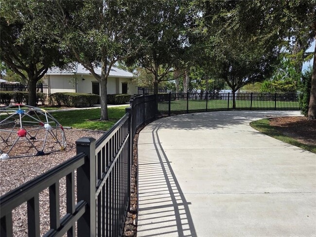 Building Photo - 8359 Lookout Pointe Dr