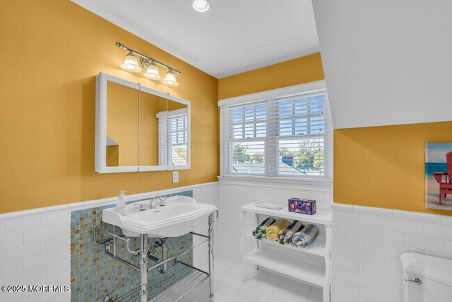 Building Photo - 420 Tuttle Ave