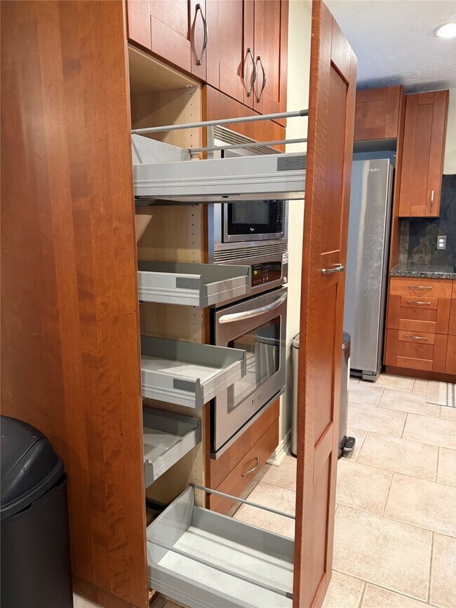 Building Photo - 2902 Arrowhead Dr