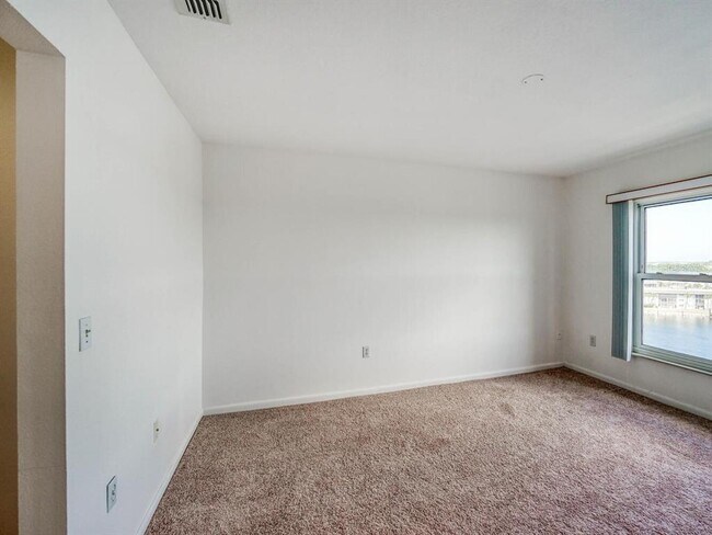 Building Photo - 4939 Floramar Terrace