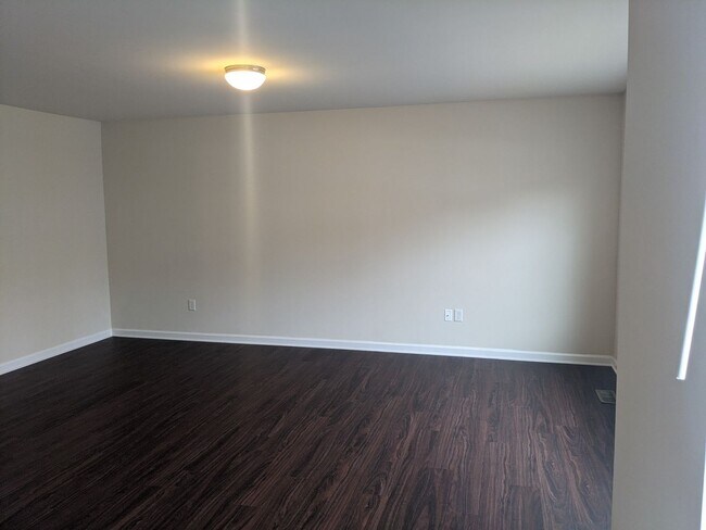 Building Photo - 3 Bedroom Townhouse for Rent in Waynesboro!