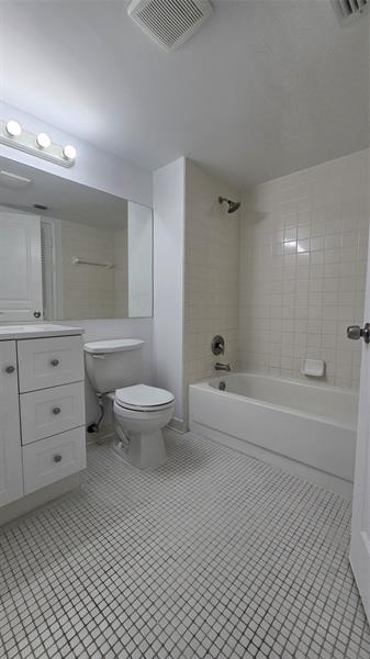 Building Photo - 2815 N Course Dr