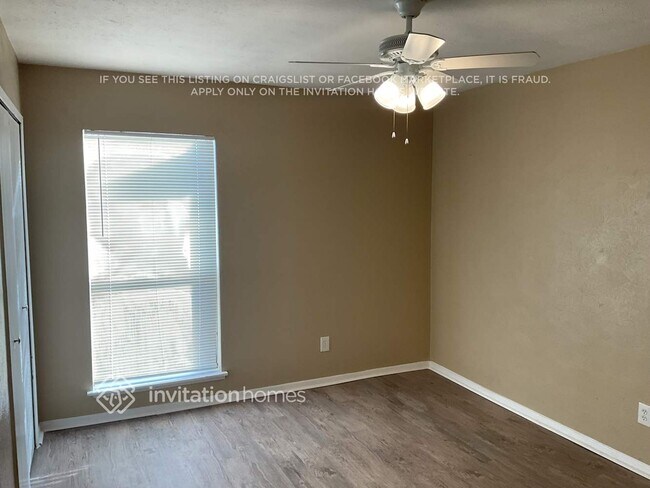 Building Photo - 625 Valley View Dr