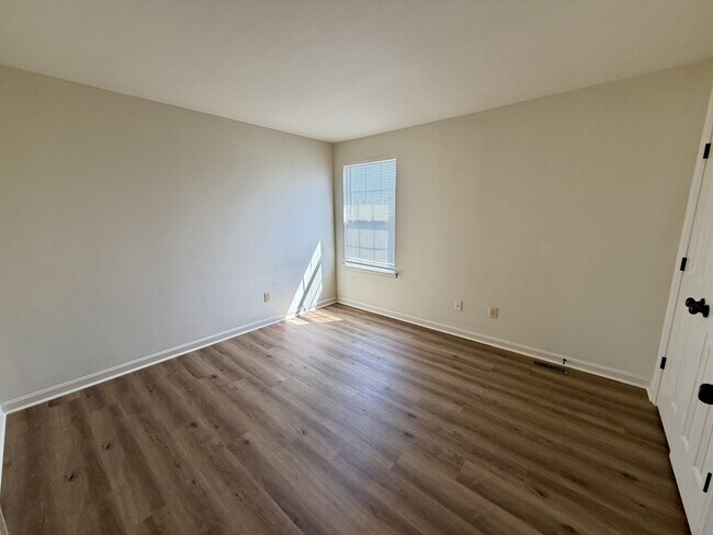 Building Photo - 197 Glenhurst Dr