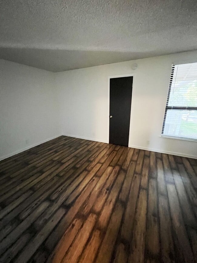 Building Photo - 2-Bedroom 2-Story condo in North Davis-$300 OFF 1ST MONTH'S RENT