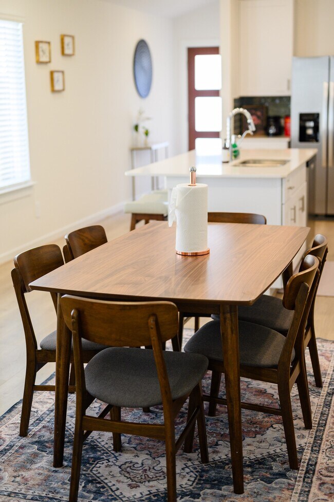 Building Photo - 1940 Velvet Oak Ln