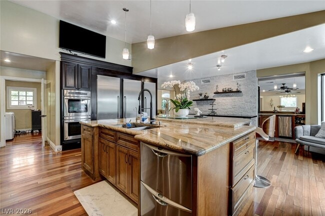 Building Photo - 7001 Alamitos Cir