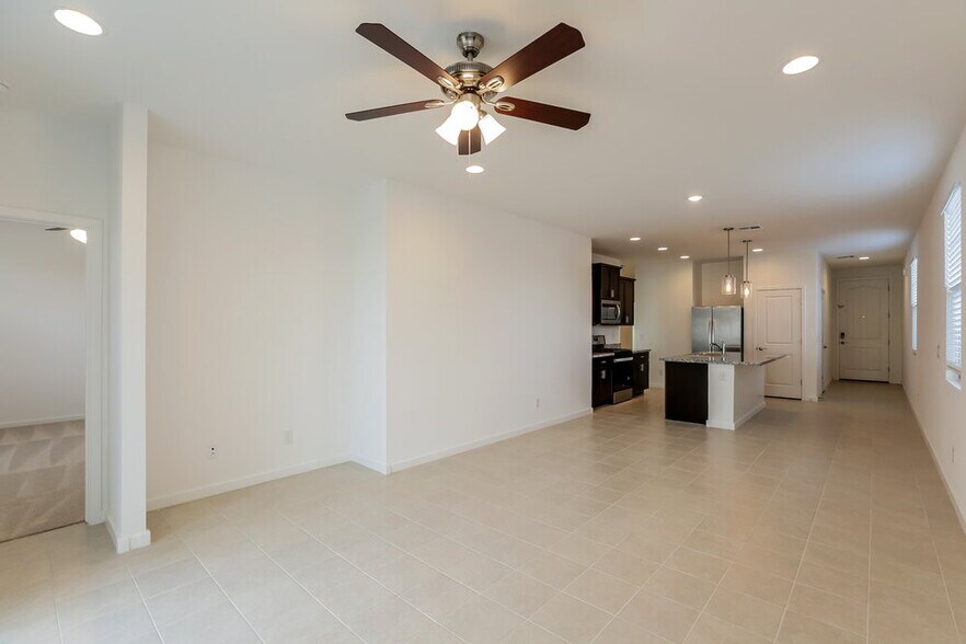 Building Photo - 10746 W Bloch Rd