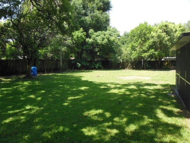 Building Photo - 404 Oakhurst St