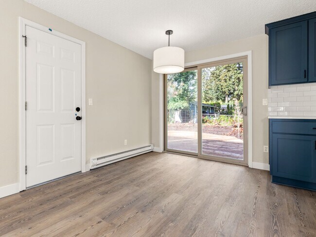 Building Photo - Single-family 3 bedroom home available for...