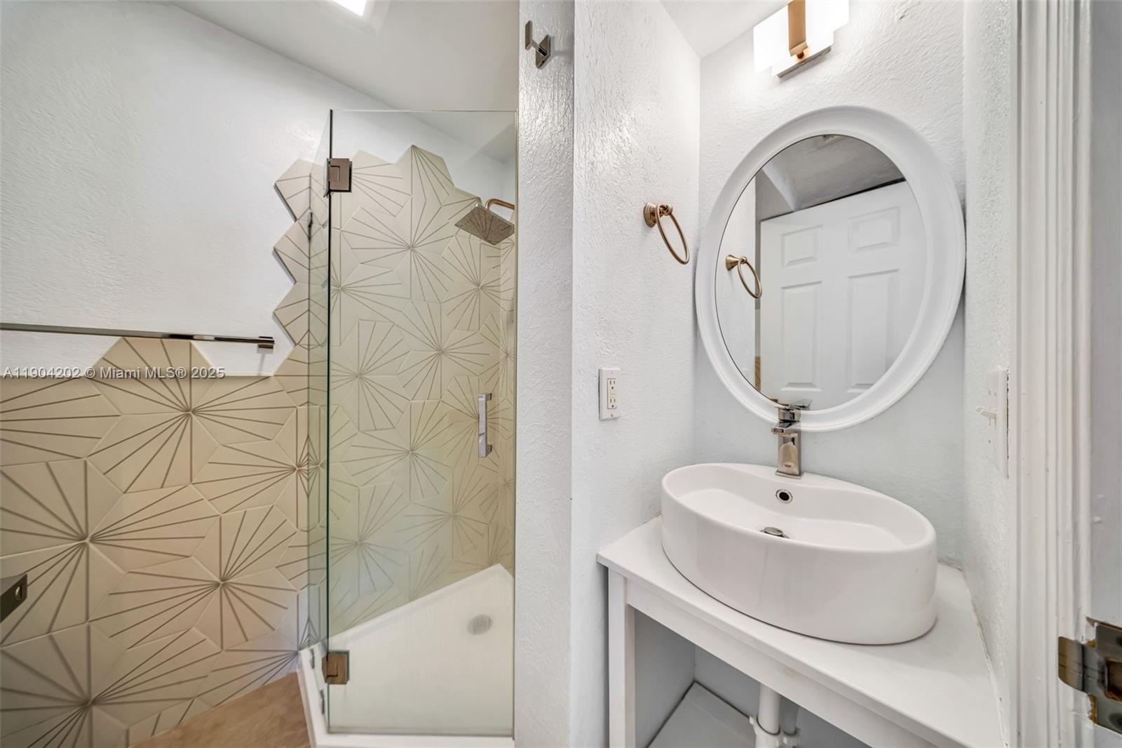 Building Photo - 2814 SW 27th St