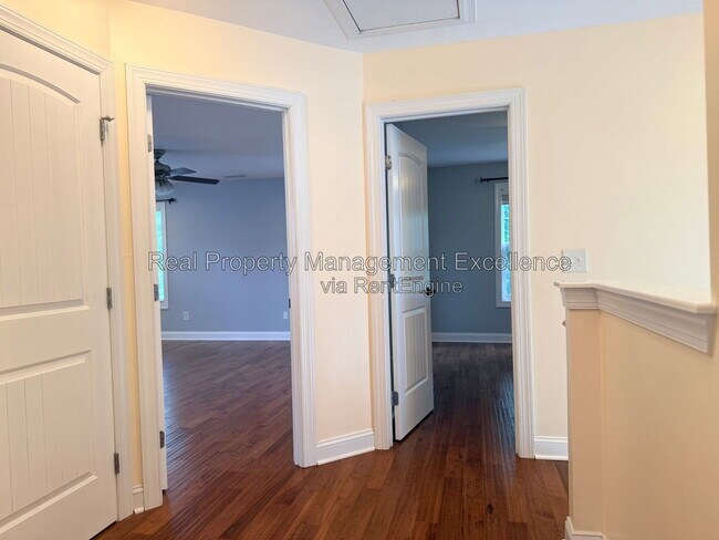 Building Photo - 305 Holly Thorn Trace