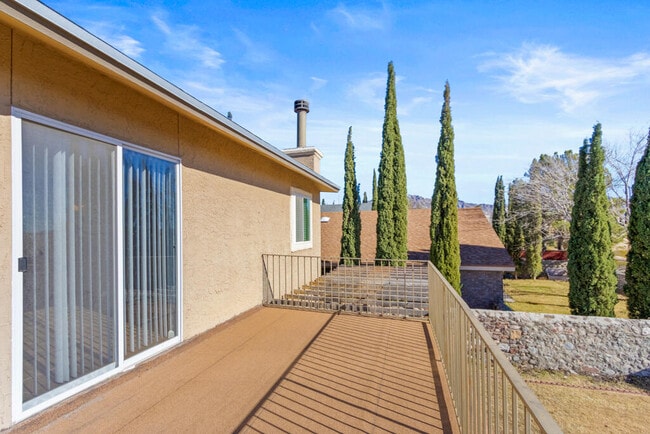 Building Photo - 1420 Desierto Rico Ave