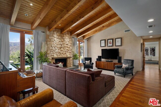 Building Photo - 2529 Pesquera Dr