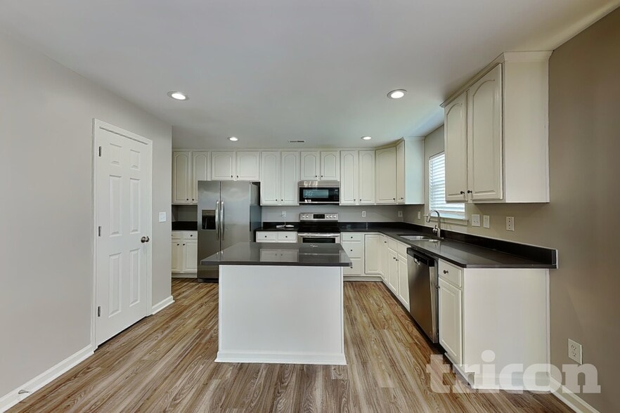 Building Photo - 2208 Ballingarry Dr