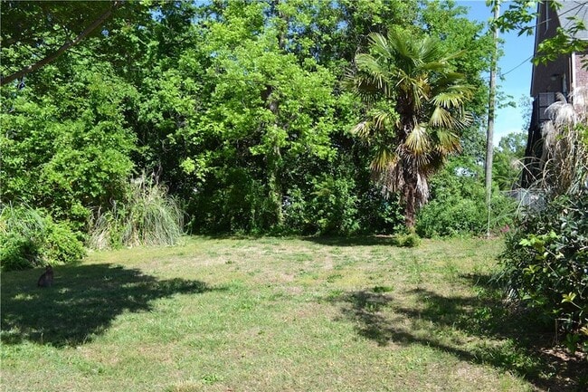 Building Photo - 205 E Broad St