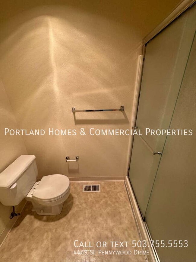 Building Photo - 4469 SE Pennywood Dr