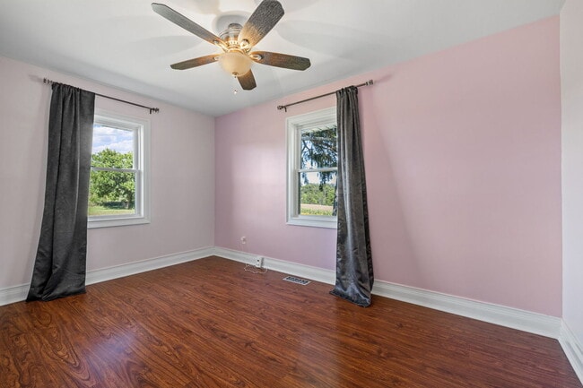 Building Photo - 1352 Smith Rd