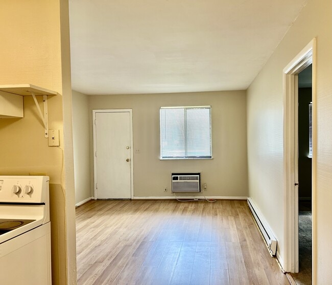 Building Photo - 2134 Fairfax Ave