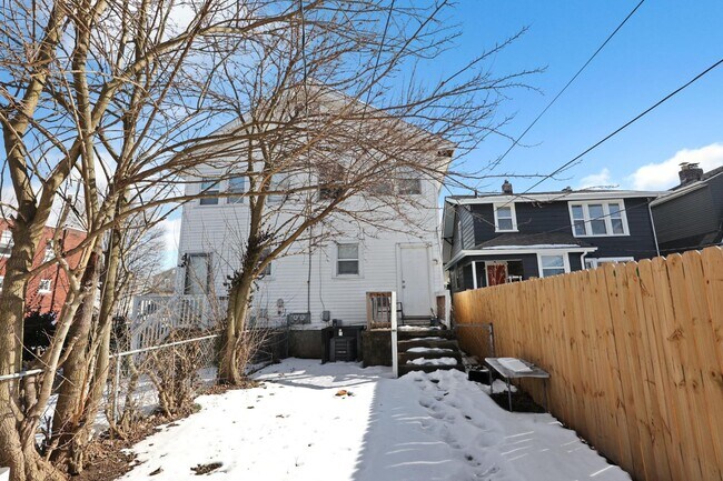 Building Photo - 1123-1125 Wilson Ave - 1125 Wilson Ave