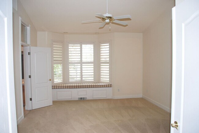 Building Photo - Red Hawk Golf View Home