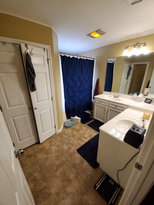 Building Photo - College Station -3 bedroom/2 bath - Fenced in back yard and House is in an EXCELLENT LOCATION