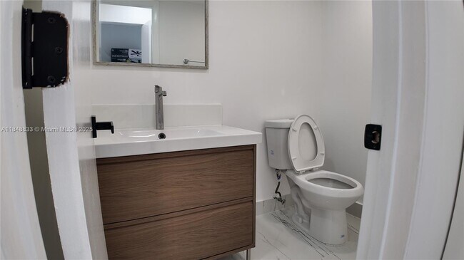 Building Photo - 2801 SW 87th Ave
