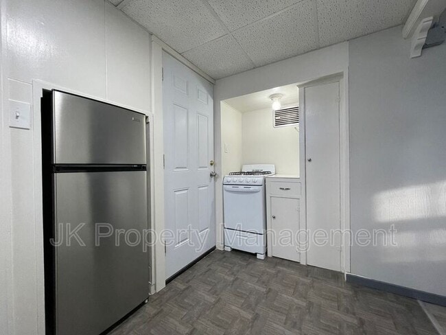 Building Photo - 1727 8th Ave N