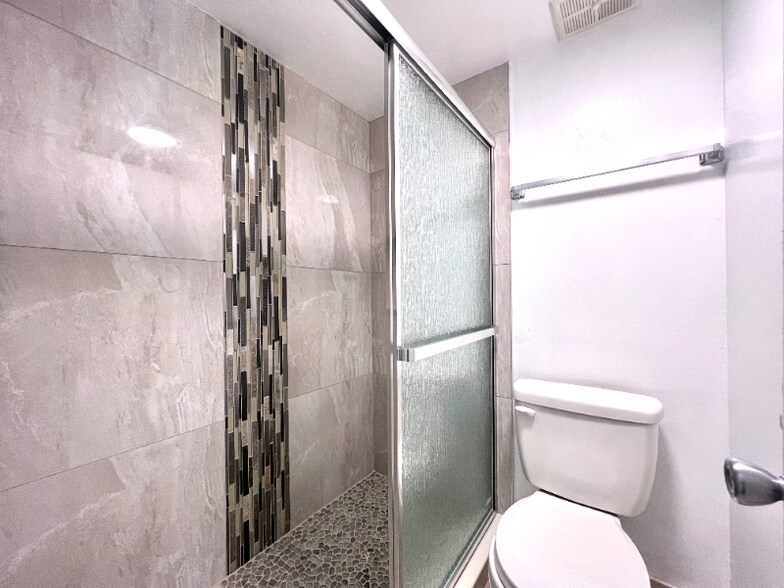 Building Photo - 2811 SW Archer Rd