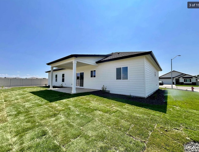 Building Photo - 1465 Mateo Ave