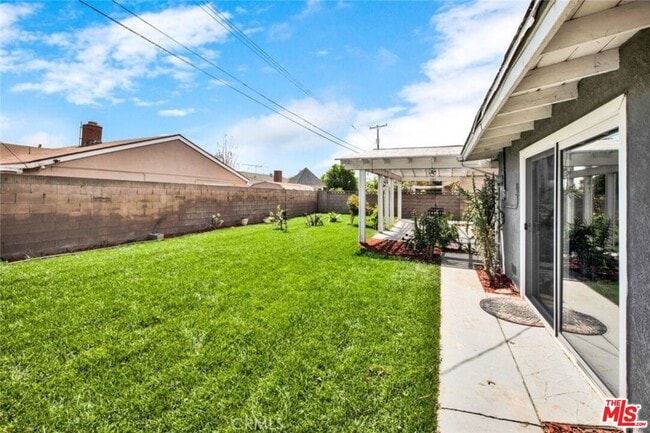 Building Photo - 5804 Los Ranchos Dr