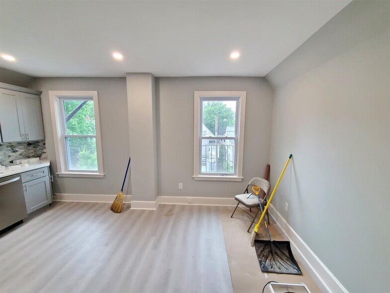 Building Photo - 146 Highland Ave