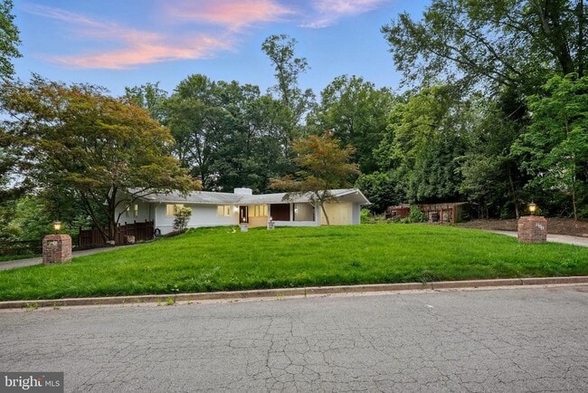 Building Photo - 866 Canal Dr
