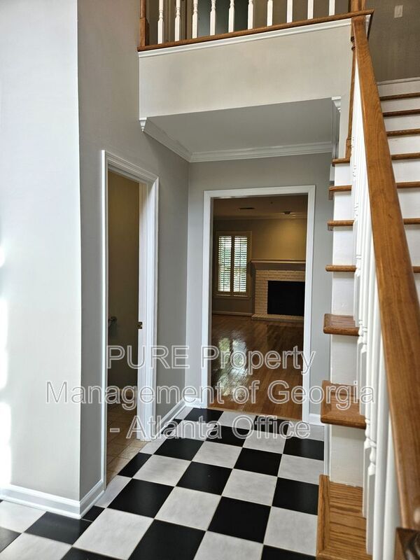 Building Photo - 582 Harcourt Pl SE