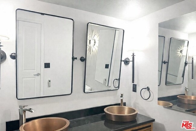 Building Photo - 17366 Sunset Blvd