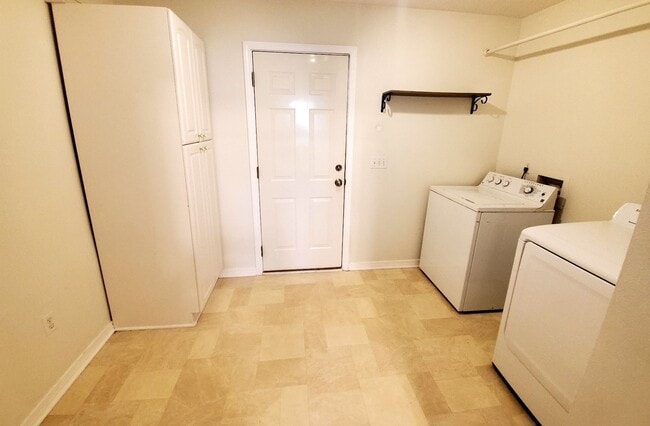 Building Photo - Well cared for 3 Bedroom, 2 Bath Home in Copperfield Subdivision in Pace.