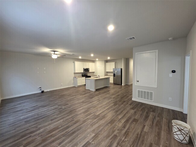 Building Photo - 25049 Pomegranate Pl