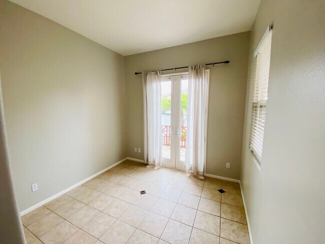 Building Photo - Spacious Encinitas home with open layout, upgraded kitchen, and private backyard