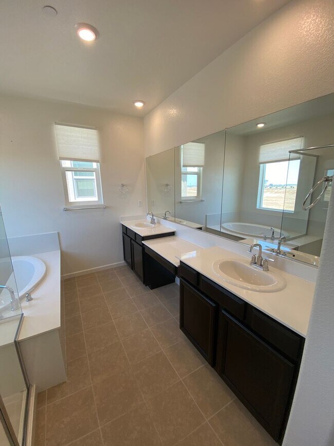 Building Photo - Beautifully upgraded Rocklin 4 Bedroom Home with Owned 15 Panel 5kwh Solar!