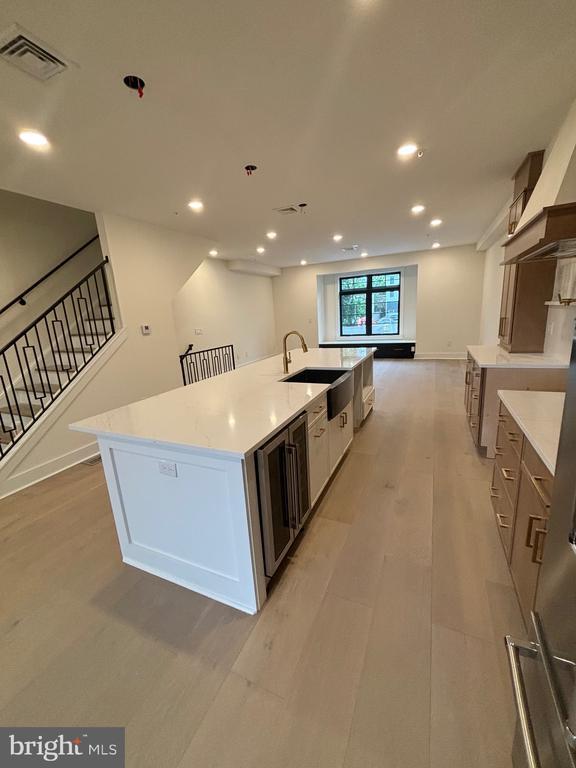 Building Photo - 7519 Ridge Ave