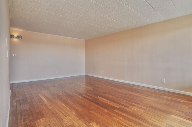 Building Photo - 9060 PALISADE Ave